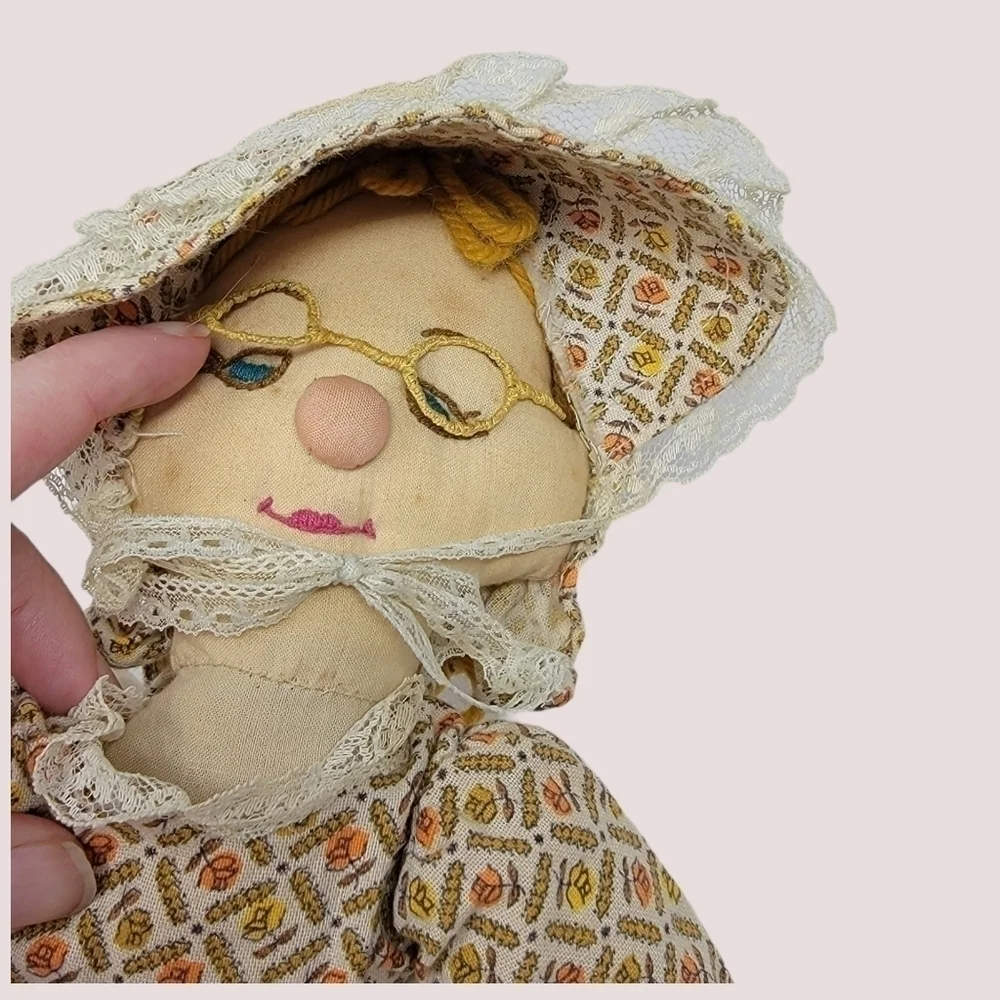 Vintage Country Grandma Doll Handmade Stitching Folkart T43